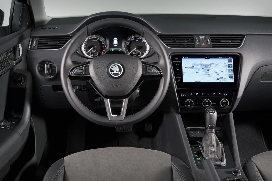 Интерьер Skoda Octavia Combi 4x4 (5E) 2017 года  (WW) (фото 6 из 67)